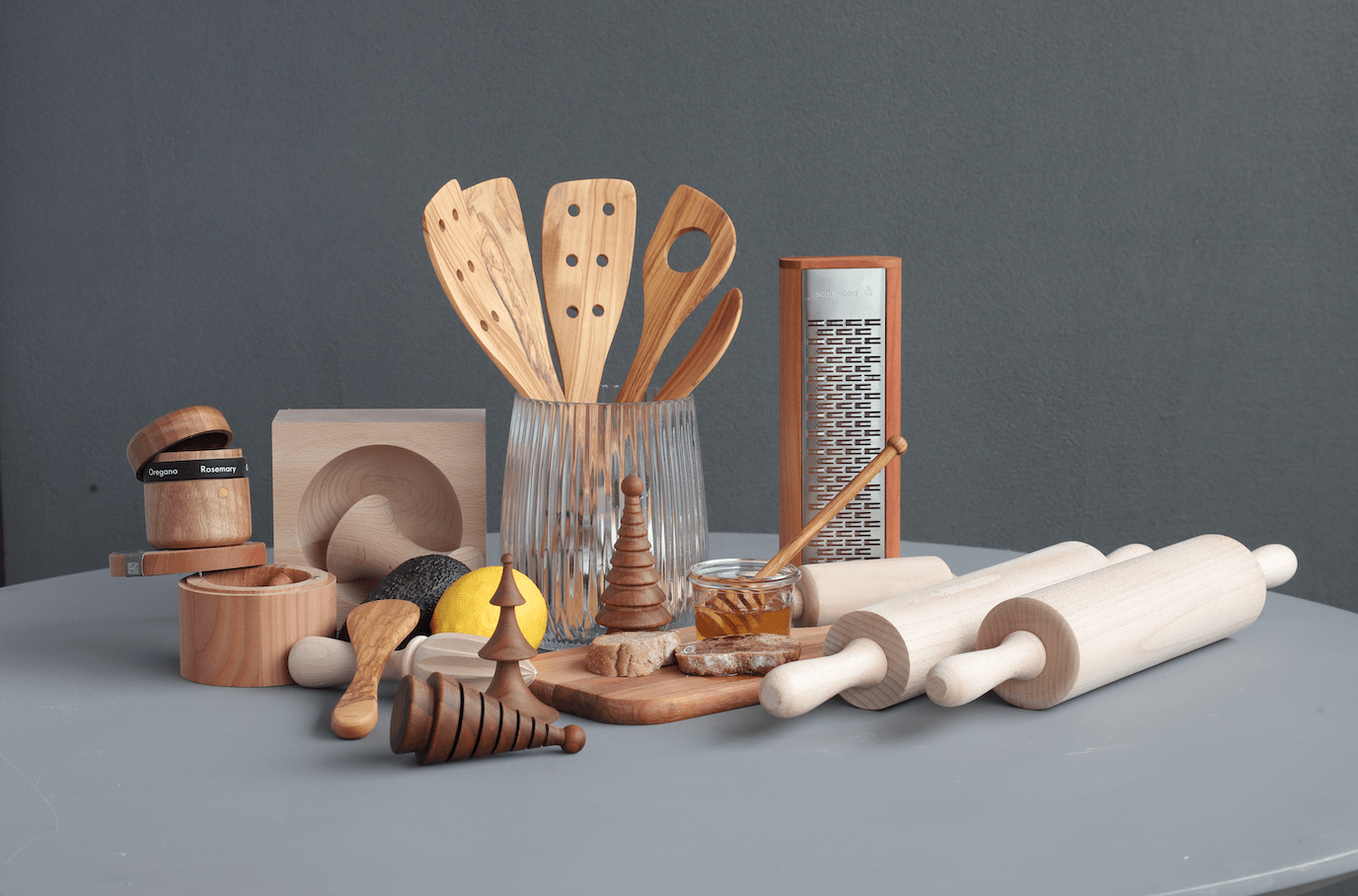 是 scandinavian wood 的缩写:木质产品.
